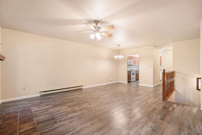 Foto del edificio - 1339 Village Park Ct