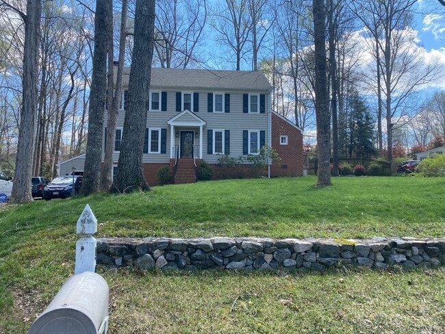 Building Photo - Absolutely Stunning 4bdrm/2.5bth Colonial ...