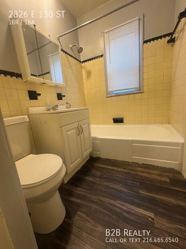 Foto del edificio - 2826 E 130th St