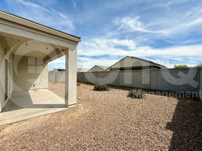 Building Photo - 18929 W Wilson St