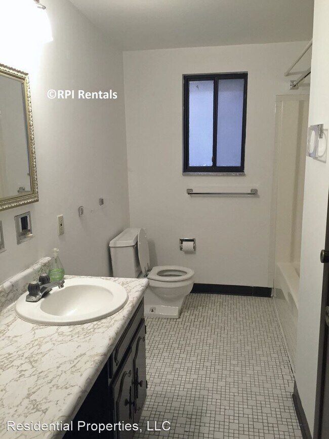 Building Photo - 2 br, 1 bath House - 777 Locust Ridge Drive
