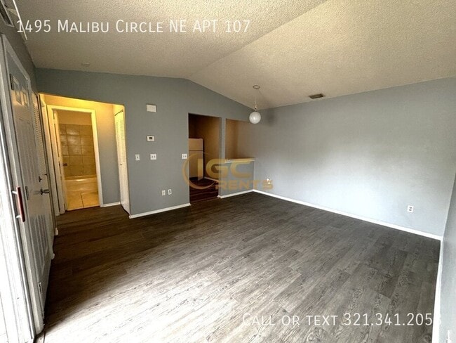 Building Photo - 1495 Malibu Cir NE