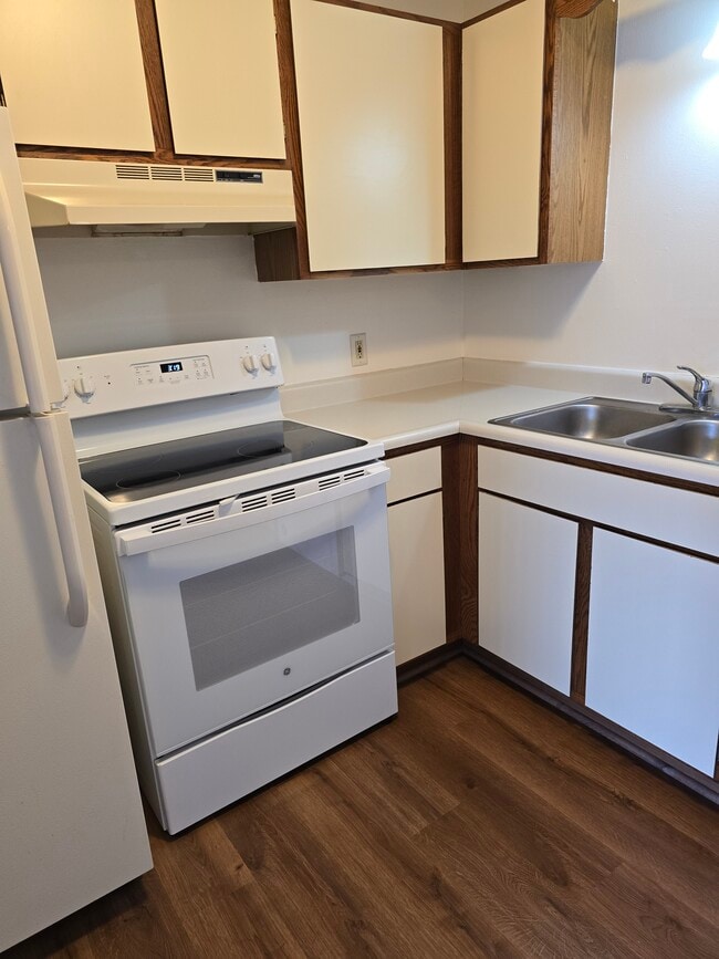 Building Photo - Riverbend Apts