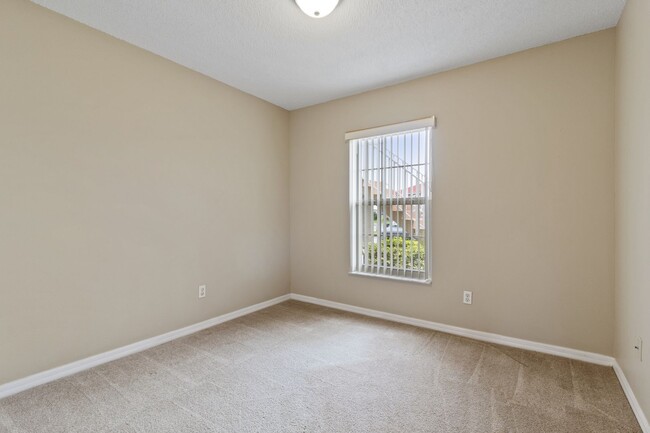 Building Photo - Move-in Special. Beautiful First floor con...