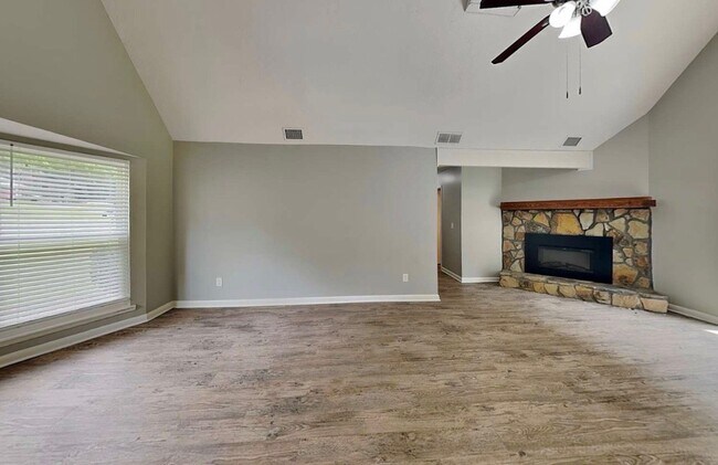 Building Photo - 2621 Hereford Ct SW