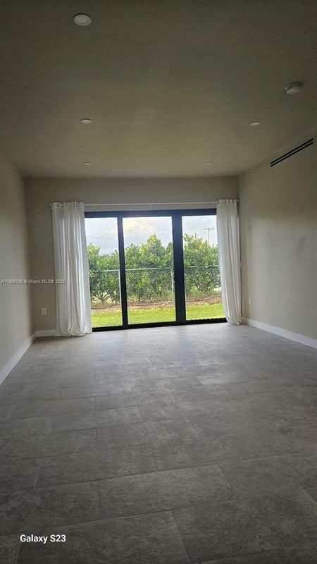 Foto del edificio - 21263 SW 234th St