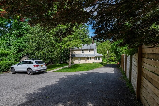 Building Photo - 17 S Airmont Rd
