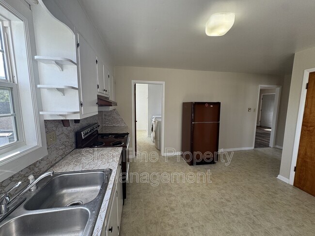 Foto del edificio - 10 N Main St