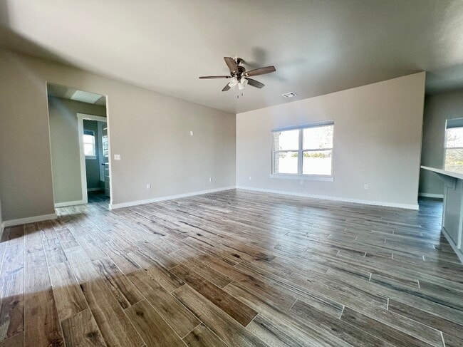 Foto del edificio - 2184 Hilltop Ln