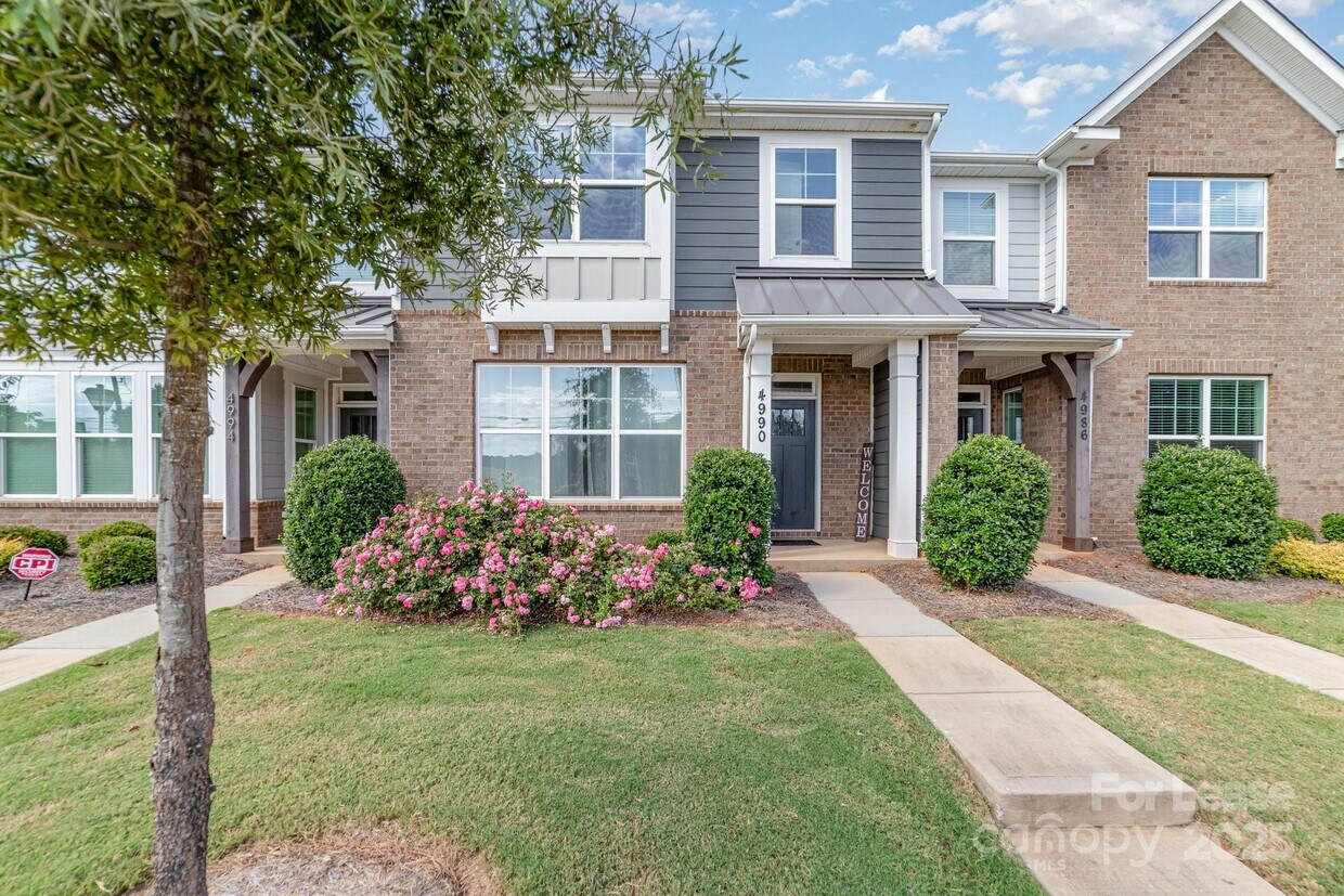 Foto principal - 4990 David Cox Rd