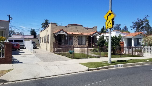 Building Photo - 2521 S Harcourt Ave