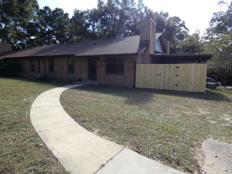 Primary Photo - 9345 Chisholm Rd