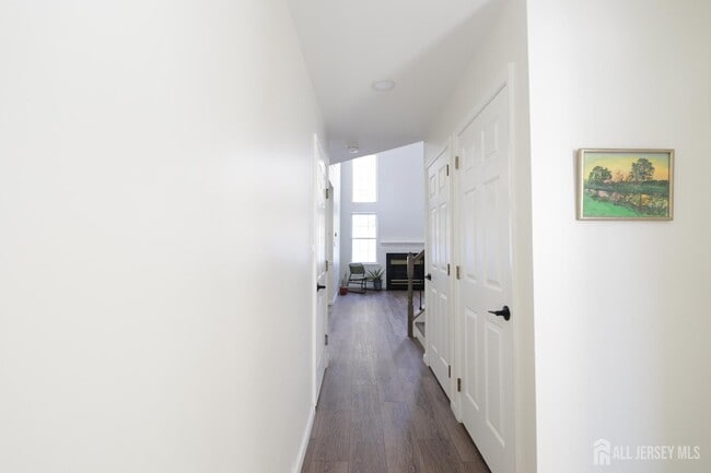 Building Photo - 42 Pennsbury Way