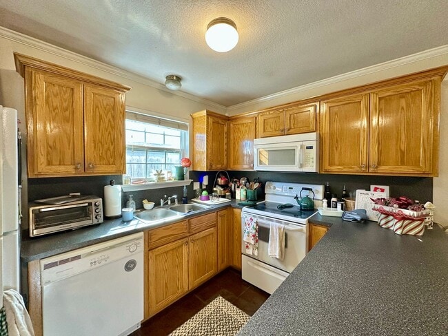 Building Photo - 1018 Bagby Ave