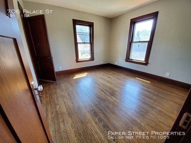 Building Photo - 706 Palace St