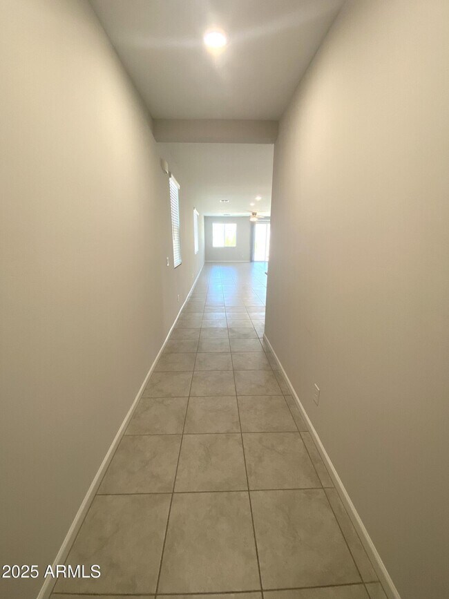 Foto del edificio - 24620 W Mohave St