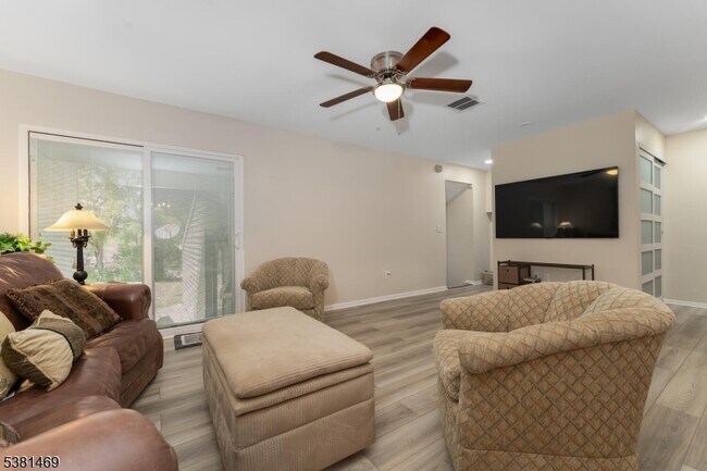 Foto del edificio - 25 Hillside Ct