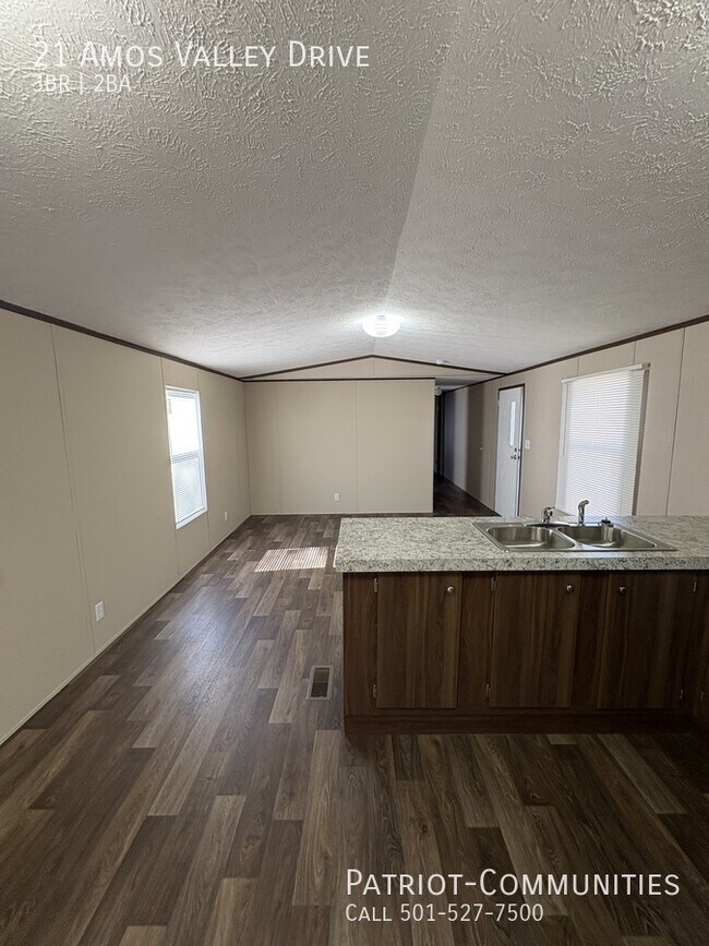 Foto del edificio - 21 Amos Valley Dr