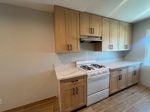 Building Photo - 7237 Variel Ave