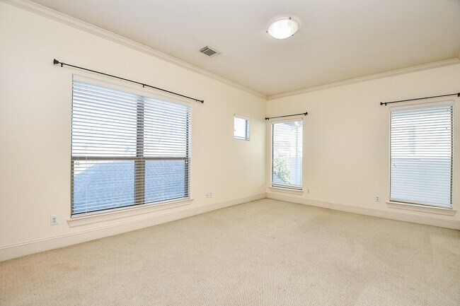 Foto del edificio - 6818 Staffordshire Blvd