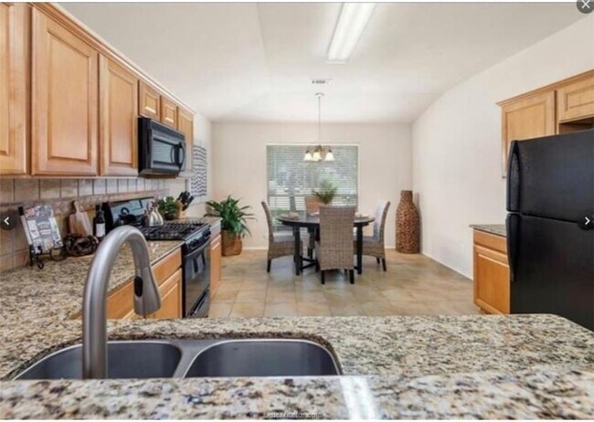 Foto del edificio - 912 Whitewing Ln