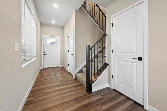 Building Photo - 11197 House Finch Ln