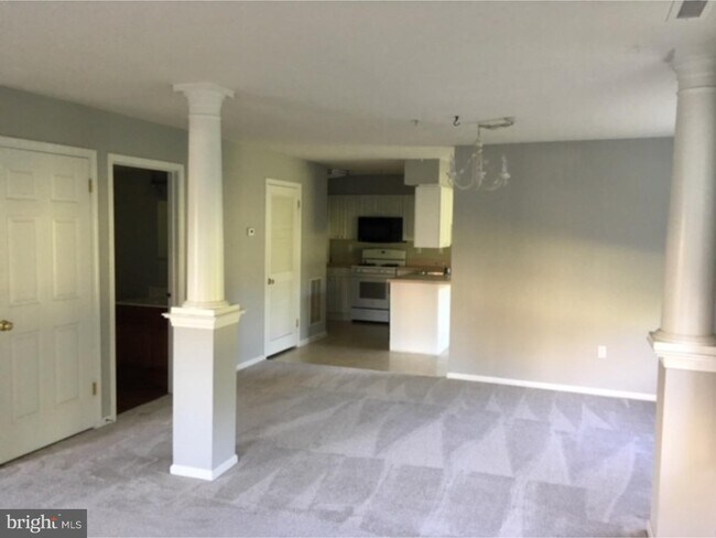 Building Photo - 108 Monarch Ct