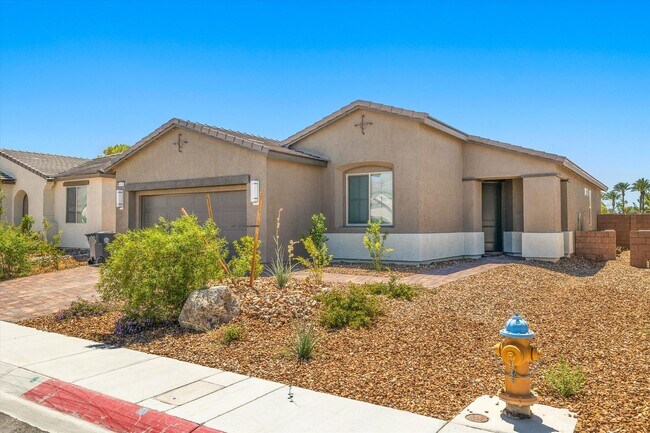 Foto del edificio - Spacious 3-Bed, 2-Bath Home with 2-Car Gar...