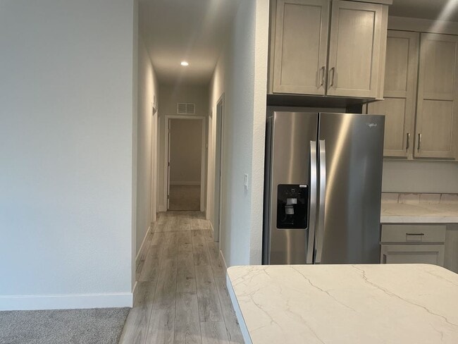 Foto del edificio - 350 S Willow Ave