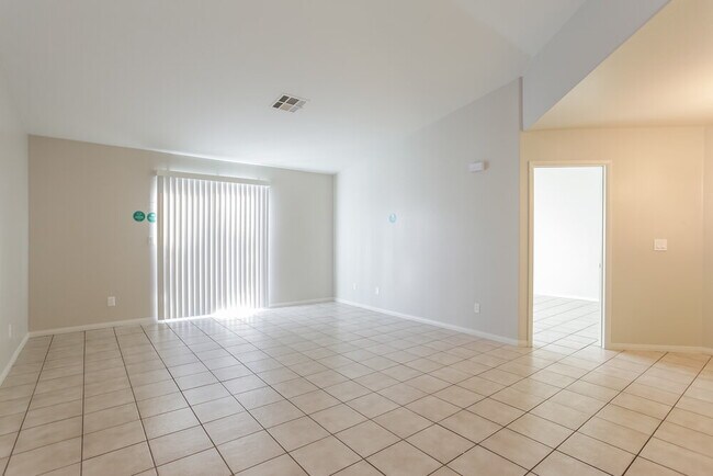 Foto del edificio - 477 Wright Way