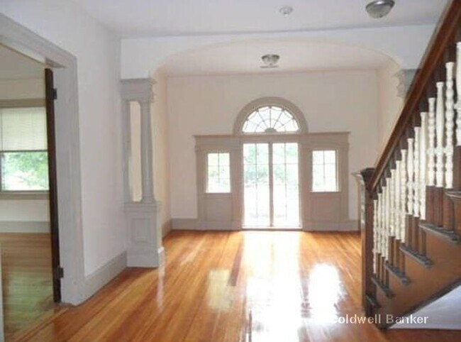 Foto del edificio - 58 Englewood Ave