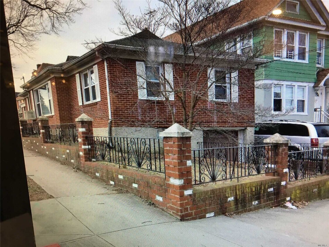 1195611957 7th Ave, Queens, NY 11356 House Rental in Queens, NY