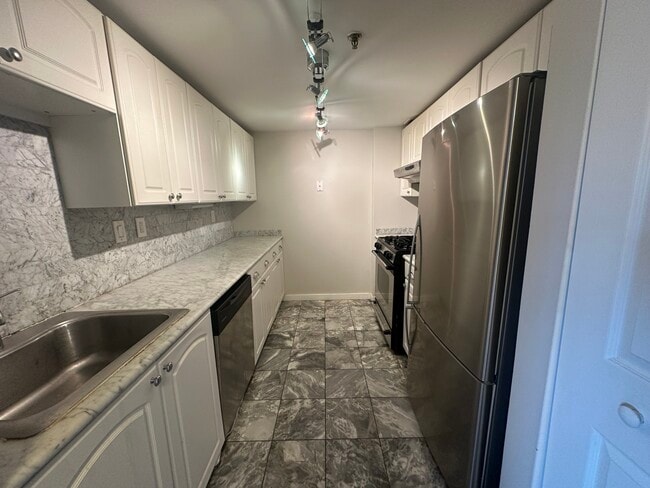 Foto del edificio - 15 North Beacon St