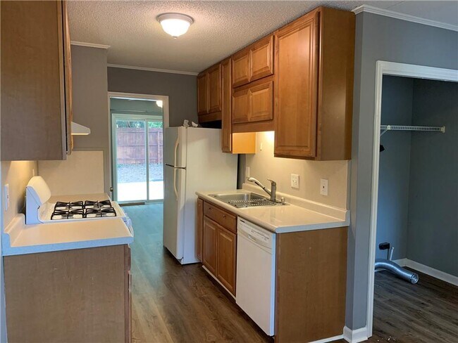 Foto del edificio - 1704 Cedar Bluff Way