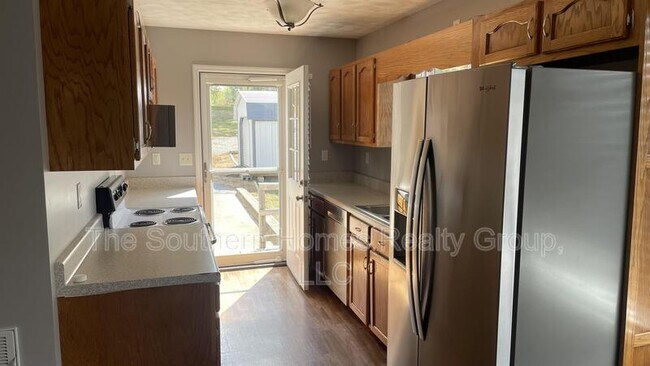 Building Photo - 609 Lakewood Dr