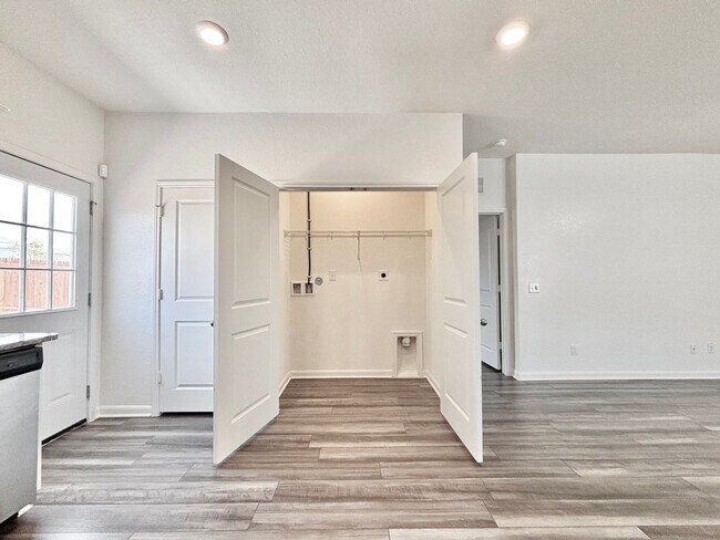 Building Photo - 5227 Hickory Pl