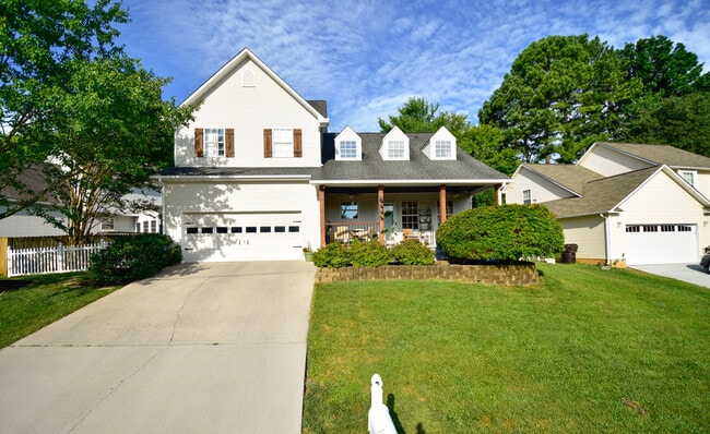 Photo - 1204 Edenbridge Way House