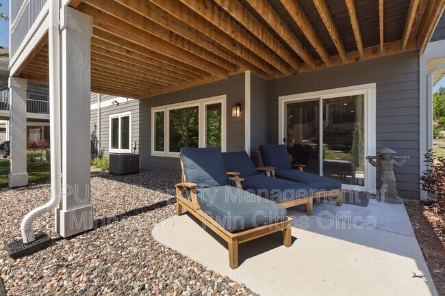 Building Photo - 723 Stonebay Dr