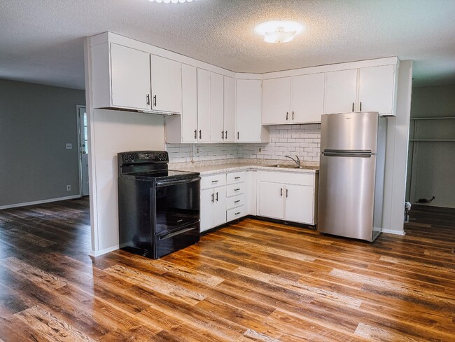 Building Photo - 918 Skyline Dr