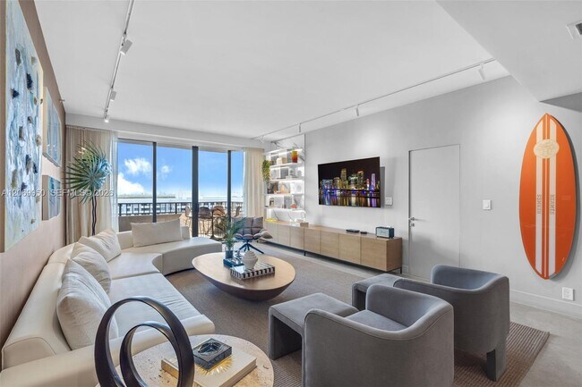 Building Photo - 251 Crandon Blvd