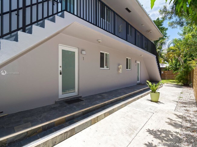 Foto del edificio - 655 NW 27th St