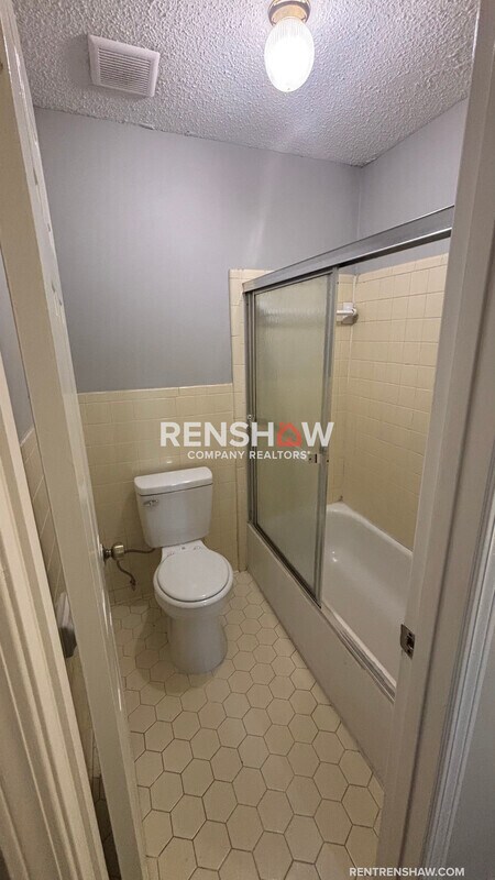 Building Photo - 4644 Benoit Dr