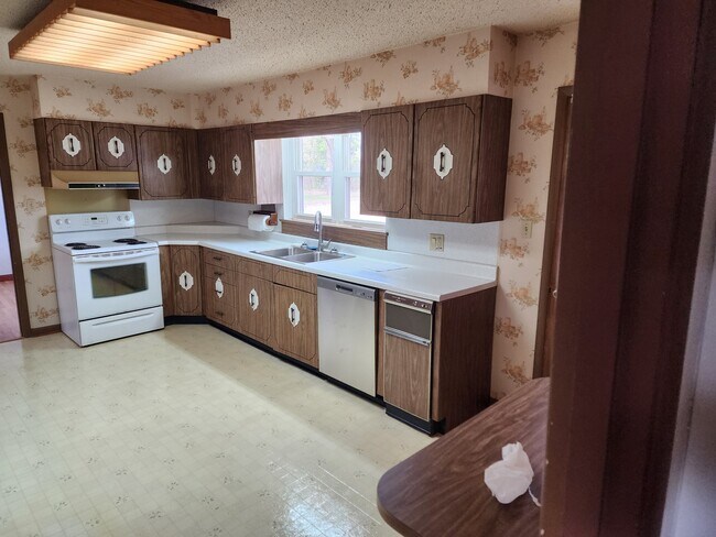 Foto del edificio - 6911 Hickory View Ln