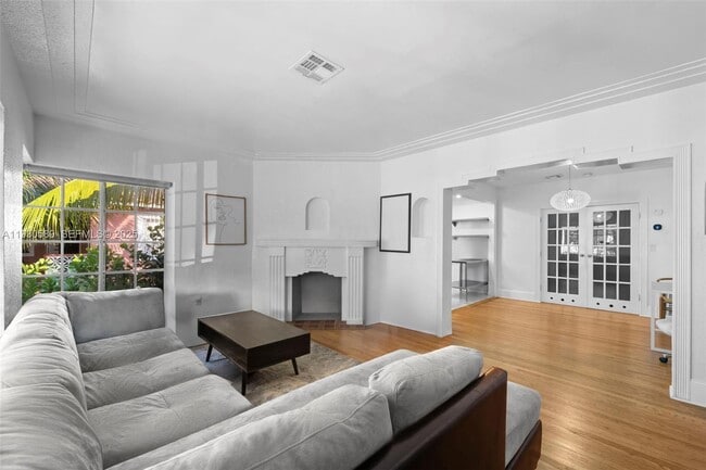 Building Photo - 555 NE 73rd St