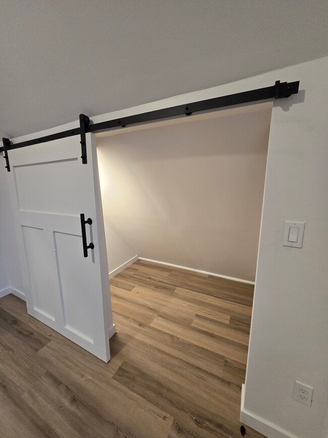 Building Photo - 515 Irving St