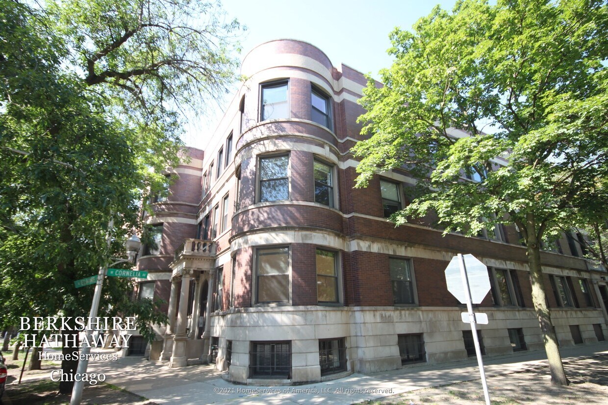 Primary Photo - 727 W Cornelia Ave