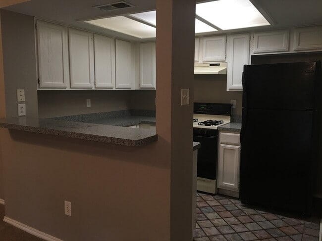 Building Photo - Nice 2/2 - 1 car garage Duplex on a heavil...