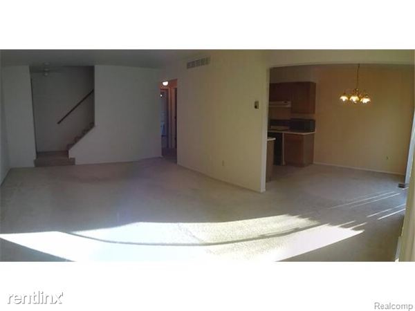 Building Photo - 40 Pine Tree Ridge Dr