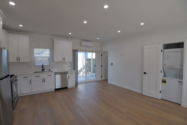 Building Photo - 5915 Fair Ave