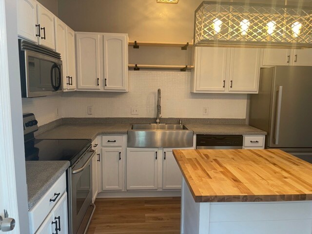 Foto del edificio - 126 Dolphin Rd